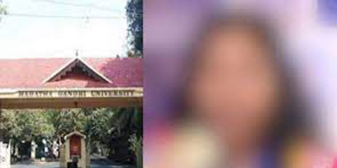 ഉറപ്പല്ല – നടപടിയാണ് വേണ്ടത് ; സമരം തുടരുമെന്ന് ഗവേഷക വിദ്യാര്ത്ഥിനി ഉറപ്പല്ല – നടപടിയാണ് വേണ്ടത് ; സമരം തുടരുമെന്ന് ഗവേഷക വിദ്യാര്ത്ഥിനി