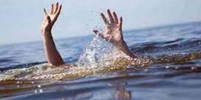 പുഴയില് ഇറങ്ങിയ രണ്ട് കുട്ടികളെ കാണാതായി ; തെരച്ചില് തുടരുന്നു പുഴയില് ഇറങ്ങിയ രണ്ട് കുട്ടികളെ കാണാതായി ; തെരച്ചില് തുടരുന്നു