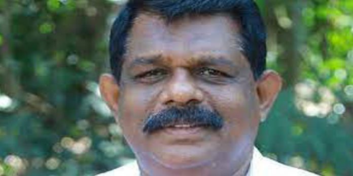കടുപ്പിച്ച് സര്ക്കാര് ; കെഎസ്ആര്ടിസി അവശ്യ സര്വീസാക്കുന്നത് പരിഗണിക്കുന്നെന്ന് മന്ത്രി കടുപ്പിച്ച് സര്ക്കാര് ; കെഎസ്ആര്ടിസി അവശ്യ സര്വീസാക്കുന്നത് പരിഗണിക്കുന്നെന്ന് മന്ത്രി
