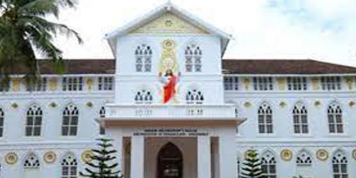എറണാകുളം – അങ്കമാലി അതിരൂപത ഭൂമിയിടപാടിൽ പുറമ്പോക്ക് ഉൾപ്പെട്ടിട്ടില്ലെന്ന് സർക്കാർ എറണാകുളം – അങ്കമാലി അതിരൂപത ഭൂമിയിടപാടിൽ പുറമ്പോക്ക് ഉൾപ്പെട്ടിട്ടില്ലെന്ന് സർക്കാർ