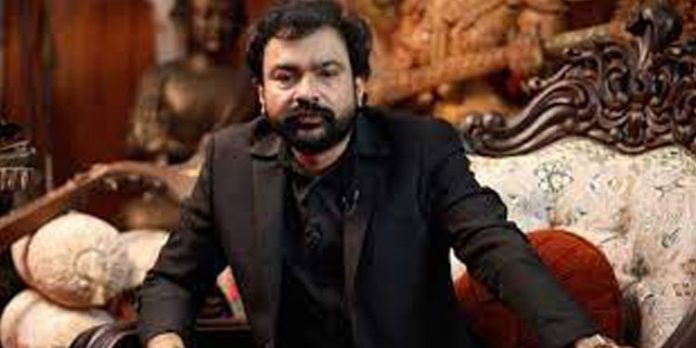 ‘ആനക്കൊമ്പ്’ മോൻസൻ വാങ്ങിയത് 8000 രൂപയ്ക്ക് ; കയ്യിലുള്ളത് ‘യഥാർഥ തിമിംഗല അസ്ഥി’ ‘ആനക്കൊമ്പ്’ മോൻസൻ വാങ്ങിയത് 8000 രൂപയ്ക്ക് ; കയ്യിലുള്ളത് ‘യഥാർഥ തിമിംഗല അസ്ഥി’