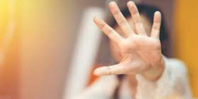 മയക്കുമരുന്ന് നല്കി പീഡിപ്പിച്ചു ; നഗ്ന ദൃശ്യങ്ങള് പകര്ത്തി ഭീഷണി – ഭര്ത്താവിനെതിരേ യുവതിയുടെ പരാതി മയക്കുമരുന്ന് നല്കി പീഡിപ്പിച്ചു ; നഗ്ന ദൃശ്യങ്ങള് പകര്ത്തി ഭീഷണി – ഭര്ത്താവിനെതിരേ യുവതിയുടെ പരാതി