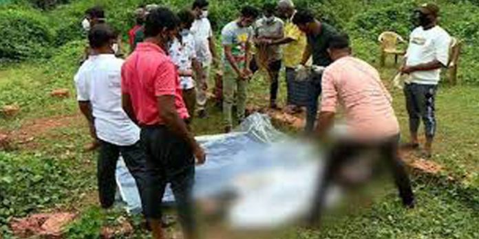 തിരുവനന്തപുരം സ്വദേശിയെ തളങ്കരയിൽ മരിച്ച നിലയിൽ കണ്ടെത്തി ; കൊലപാതകമെന്ന് സംശയം തിരുവനന്തപുരം സ്വദേശിയെ തളങ്കരയിൽ മരിച്ച നിലയിൽ കണ്ടെത്തി ; കൊലപാതകമെന്ന് സംശയം