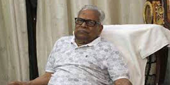 ദേഹാസ്വാസ്ഥ്യം ; വി.എസ് അച്യുതാനന്ദൻ അത്യാഹിത വിഭാഗത്തില് തുടരുന്നു ദേഹാസ്വാസ്ഥ്യം ; വി.എസ് അച്യുതാനന്ദൻ അത്യാഹിത വിഭാഗത്തില് തുടരുന്നു