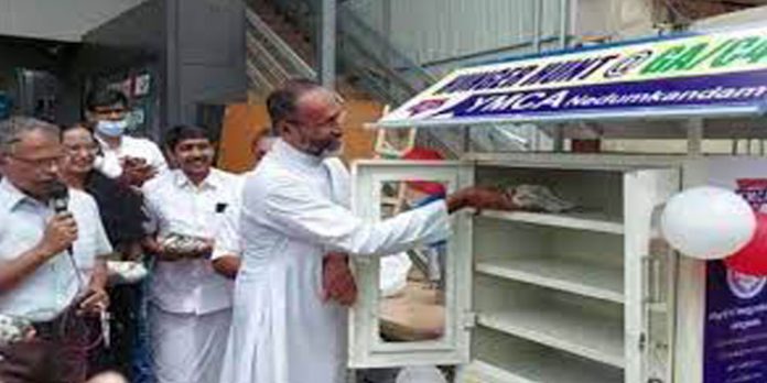 വിശക്കുന്നവർക്ക് ആഹാരം ; നെടുങ്കണ്ടത്ത് സൗജന്യ ഭക്ഷണ അലമാര സ്ഥാപിച്ച് ഹങ്കേഴ്സ് ഹണ്ട് വിശക്കുന്നവർക്ക് ആഹാരം ; നെടുങ്കണ്ടത്ത് സൗജന്യ ഭക്ഷണ അലമാര സ്ഥാപിച്ച് ഹങ്കേഴ്സ് ഹണ്ട്