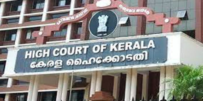 മക്കൾക്ക് പോലീസ് അഞ്ചുലക്ഷം വിലയിട്ട സംഭവം ; പെൺകുട്ടികളെ വീട്ടിലെത്തിക്കാൻ ഹൈക്കോടതി ഉത്തരവ് മക്കൾക്ക് പോലീസ് അഞ്ചുലക്ഷം വിലയിട്ട സംഭവം ; പെൺകുട്ടികളെ വീട്ടിലെത്തിക്കാൻ ഹൈക്കോടതി ഉത്തരവ്