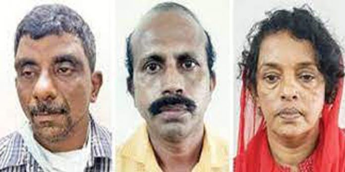 75 വര്ഷം പഴക്കമുള്ള ഓട്ടുമണി മോഷ്ടിച്ച് സെക്യൂരിറ്റി ; സ്ത്രീ ഉള്പ്പെടെ മൂന്ന് പേര് അറസ്റ്റില് 75 വര്ഷം പഴക്കമുള്ള ഓട്ടുമണി മോഷ്ടിച്ച് സെക്യൂരിറ്റി ; സ്ത്രീ ഉള്പ്പെടെ മൂന്ന് പേര് അറസ്റ്റില്