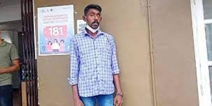 സൈനിക ഉദ്യോഗസ്ഥന് ചമഞ്ഞ് ഹണി ട്രാപ്പ് – ഇടുക്കിയിൽ യുവാവ് അറസ്റ്റില് സൈനിക ഉദ്യോഗസ്ഥന് ചമഞ്ഞ് ഹണി ട്രാപ്പ് – ഇടുക്കിയിൽ യുവാവ് അറസ്റ്റില്