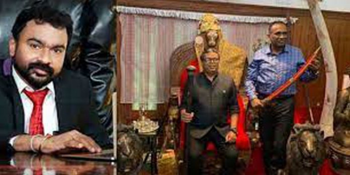 ‘ബെഹ്റയും മനോജും മോന്സന്റെ വീട് സന്ദര്ശിച്ചത് അനിതയുടെ ക്ഷണപ്രകാരം’ ‘ബെഹ്റയും മനോജും മോന്സന്റെ വീട് സന്ദര്ശിച്ചത് അനിതയുടെ ക്ഷണപ്രകാരം’