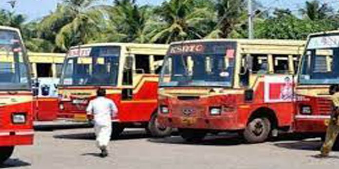 നവംബർ പകുതിയായിട്ടും ശമ്പളമില്ല ; കെ.എസ്.ആർ.ടി.സി വീണ്ടും പണിമുടക്കിലേക്ക് നവംബർ പകുതിയായിട്ടും ശമ്പളമില്ല ; കെ.എസ്.ആർ.ടി.സി വീണ്ടും പണിമുടക്കിലേക്ക്