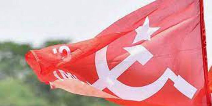 പീഡന പരാതി ; ആത്മഹത്യ ഭീഷണിയുമായി വനിതാ അംഗം – നാടകീയ രംഗങ്ങൾ പീഡന പരാതി ; ആത്മഹത്യ ഭീഷണിയുമായി വനിതാ അംഗം – നാടകീയ രംഗങ്ങൾ