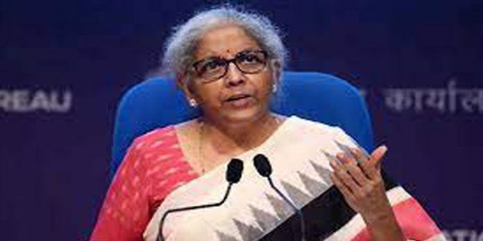 ഇന്ധനവില കുറയ്ക്കാന് ജനങ്ങള് സംസ്ഥാന സര്ക്കാരുകളോട് പറയൂവെന്ന് കേന്ദ്ര ധനമന്ത്രി നിര്മല സീതാരാമന് ഇന്ധനവില കുറയ്ക്കാന് ജനങ്ങള് സംസ്ഥാന സര്ക്കാരുകളോട് പറയൂവെന്ന് കേന്ദ്ര ധനമന്ത്രി നിര്മല സീതാരാമന്