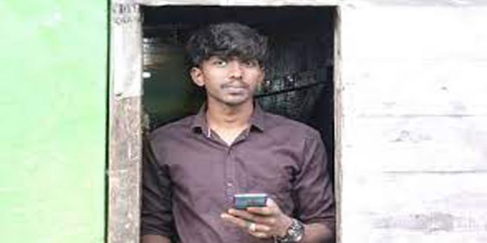 ആണി തറച്ച ചെരുപ്പിട്ട് അരമണിക്കൂര് നൃത്തം ചെയ്ത് അശ്വിന് ആണി തറച്ച ചെരുപ്പിട്ട് അരമണിക്കൂര് നൃത്തം ചെയ്ത് അശ്വിന്