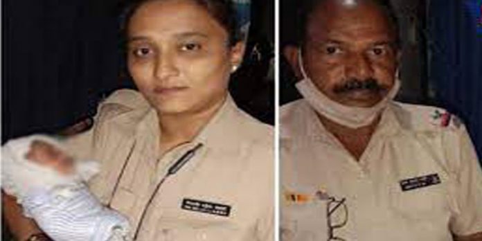 പൂച്ചകള് ബഹളമുണ്ടാക്കി ; പ്രദേശവാസികള് ശ്രദ്ധിച്ചു ; നവജാതശിശുവിനെ ഓവുചാലില്നിന്ന് രക്ഷിച്ചു പൂച്ചകള് ബഹളമുണ്ടാക്കി ; പ്രദേശവാസികള് ശ്രദ്ധിച്ചു ; നവജാതശിശുവിനെ ഓവുചാലില്നിന്ന് രക്ഷിച്ചു