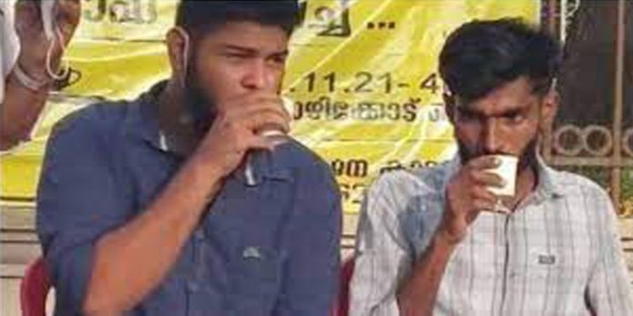 ചായകുടിച്ച് – ജയിലിലെ പീഡനം തുറന്നുപറഞ്ഞ് അലനും താഹയും ചായകുടിച്ച് – ജയിലിലെ പീഡനം തുറന്നുപറഞ്ഞ് അലനും താഹയും