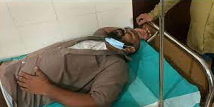 ഓട്ടോകൂലിയെ ചൊല്ലി തര്ക്കം ; പോലീസെന്ന് പറഞ്ഞ് ഡ്രൈവറെ മര്ദ്ദിച്ചു – ആരോഗ്യ വകുപ്പ് ഉദ്യോഗസ്ഥർക്കെതിരെ കേസ് ഓട്ടോകൂലിയെ ചൊല്ലി തര്ക്കം ; പോലീസെന്ന് പറഞ്ഞ് ഡ്രൈവറെ മര്ദ്ദിച്ചു – ആരോഗ്യ വകുപ്പ് ഉദ്യോഗസ്ഥർക്കെതിരെ കേസ്