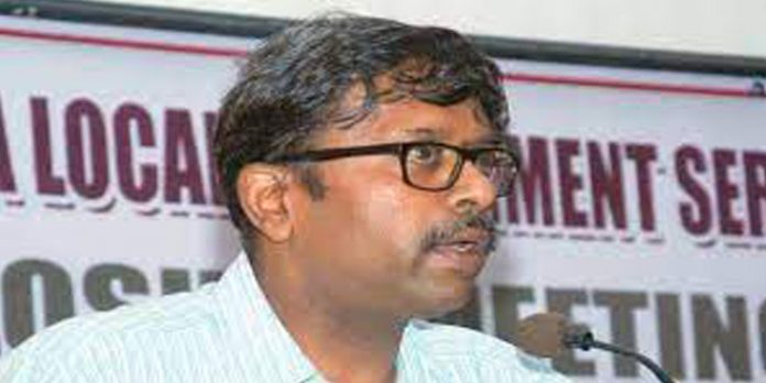 ഡോ.രാജന്. എന്. ഖോബ്രഗഡേക്ക് എതിരെ കേരള അഡ്മിനിസ്ട്രേറ്റീവ് ട്രൈബ്യൂണല് ഡോ.രാജന്. എന്. ഖോബ്രഗഡേക്ക് എതിരെ കേരള അഡ്മിനിസ്ട്രേറ്റീവ് ട്രൈബ്യൂണല്