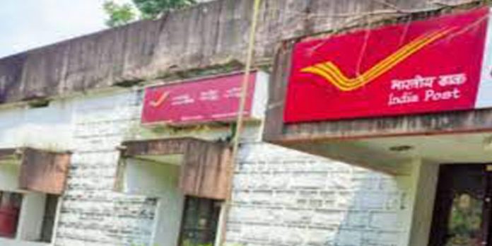 കത്തിലെ ഉള്ളടക്കം ചോര്ത്തി ; പോസ്റ്റ്മാനും സൂപ്രണ്ടിനും കൂടി ഒരുലക്ഷം പിഴ – വിധി 13 വര്ഷത്തിന് ശേഷം കത്തിലെ ഉള്ളടക്കം ചോര്ത്തി ; പോസ്റ്റ്മാനും സൂപ്രണ്ടിനും കൂടി ഒരുലക്ഷം പിഴ – വിധി 13 വര്ഷത്തിന് ശേഷം