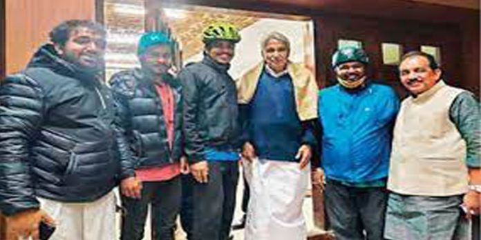 മുതലമടയിൽനിന്ന് വിഷ്ണു ഡൽഹിയിലെത്തി ; 2961 കിലോമീറ്റർ സൈക്കിൾ ചവിട്ടി മുതലമടയിൽനിന്ന് വിഷ്ണു ഡൽഹിയിലെത്തി ; 2961 കിലോമീറ്റർ സൈക്കിൾ ചവിട്ടി