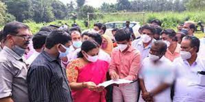 എയിംസ് ; ആരോഗ്യവകുപ്പ് മന്ത്രി വീണ ജോര്ജ് നിർദ്ദിഷ്ട സ്ഥലം സന്ദര്ശിച്ചു എയിംസ് ; ആരോഗ്യവകുപ്പ് മന്ത്രി വീണ ജോര്ജ് നിർദ്ദിഷ്ട സ്ഥലം സന്ദര്ശിച്ചു