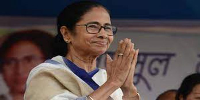 പാര്ലമെന്റ് സമ്മേളനത്തിന് മുന്പ് ചര്ച്ചകള് ; മമത ഡല്ഹിയിലേക്ക് ; സോണിയ ഗാന്ധിയെ കണ്ടേക്കും പാര്ലമെന്റ് സമ്മേളനത്തിന് മുന്പ് ചര്ച്ചകള് ; മമത ഡല്ഹിയിലേക്ക് ; സോണിയ ഗാന്ധിയെ കണ്ടേക്കും