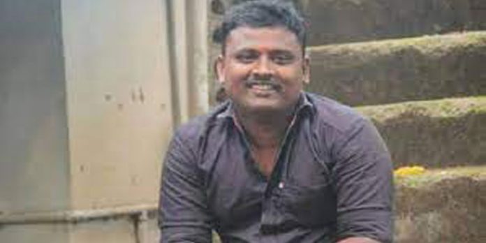 ആർഎസ്എസ് പ്രവർത്തകന്റെ കൊലപാതകം ; കൃത്യത്തിൽ നേരിട്ട് പങ്കാളിയായ 4 പേർക്കായി തെരച്ചിൽ ഊർജിതം ആർഎസ്എസ് പ്രവർത്തകന്റെ കൊലപാതകം ; കൃത്യത്തിൽ നേരിട്ട് പങ്കാളിയായ 4 പേർക്കായി തെരച്ചിൽ ഊർജിതം