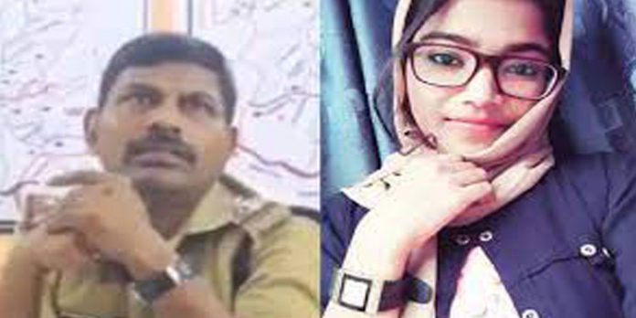 മോഫിയയുടെ ആത്മഹത്യ ; സിഐ സുധീർ കുമാറിനെ സ്ഥലം മാറ്റി – സസ്പെൻഡ് ചെയ്യണമെന്ന് കുടുംബവും പ്രതിഷേധക്കാരും മോഫിയയുടെ ആത്മഹത്യ ; സിഐ സുധീർ കുമാറിനെ സ്ഥലം മാറ്റി – സസ്പെൻഡ് ചെയ്യണമെന്ന് കുടുംബവും പ്രതിഷേധക്കാരും