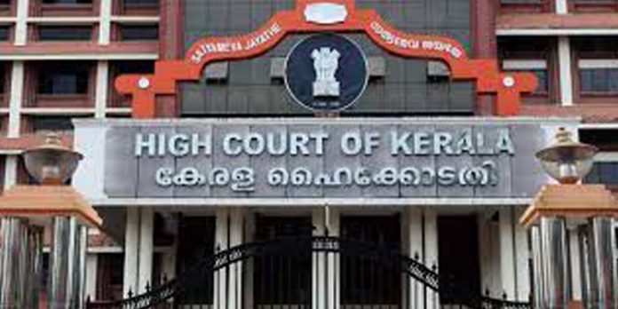 റോഡുണ്ടാക്കാൻ അറിയില്ലെങ്കിൽ രാജിവെച്ച് പോകണം ; ഉദ്യോഗസ്ഥർക്കെതിരെ ആഞ്ഞടിച്ച് ഹൈക്കോടതി റോഡുണ്ടാക്കാൻ അറിയില്ലെങ്കിൽ രാജിവെച്ച് പോകണം ; ഉദ്യോഗസ്ഥർക്കെതിരെ ആഞ്ഞടിച്ച് ഹൈക്കോടതി