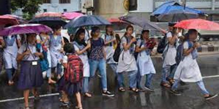 കനത്ത മഴ ; തിരുവനന്തപുരം ജില്ലയിലെ വിദ്യാഭ്യാസ സ്ഥാപനങ്ങൾക്ക് അവധി കനത്ത മഴ ; തിരുവനന്തപുരം ജില്ലയിലെ വിദ്യാഭ്യാസ സ്ഥാപനങ്ങൾക്ക് അവധി