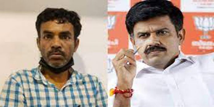 ബിജെപി നേതാവ് സന്ദീപ് ജി വാര്യരുടെ വീട്ടിൽ അതിക്രമിച്ച് കയറിയ ആൾ പിടിയിൽ ബിജെപി നേതാവ് സന്ദീപ് ജി വാര്യരുടെ വീട്ടിൽ അതിക്രമിച്ച് കയറിയ ആൾ പിടിയിൽ
