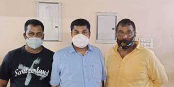 അനധികൃത കള്ള് കടത്ത് ; മൂന്നംഗ സംഘവും വാഹനവും പിടിയില് അനധികൃത കള്ള് കടത്ത് ; മൂന്നംഗ സംഘവും വാഹനവും പിടിയില്