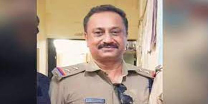 യുവാവിനെ മര്ദിച്ചയാളെ സ്റ്റേഷന് ജാമ്യത്തില് വിട്ടയച്ചു ; മംഗലപുരം എസ്.ഐക്ക് സസ്പെന്ഷന് യുവാവിനെ മര്ദിച്ചയാളെ സ്റ്റേഷന് ജാമ്യത്തില് വിട്ടയച്ചു ; മംഗലപുരം എസ്.ഐക്ക് സസ്പെന്ഷന്