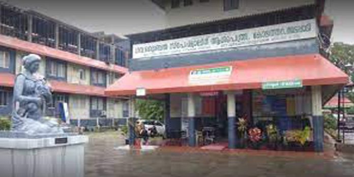 അട്ടപ്പാടിയിൽ രോഗികൾക്ക് ദുരിതം ഡോക്ടർമാരുടെ കുറവ് ; വെൻറിലേറ്ററും ആമ്പുലൻസും സ്വന്തമായില്ലാ അട്ടപ്പാടിയിൽ രോഗികൾക്ക് ദുരിതം ഡോക്ടർമാരുടെ കുറവ് ; വെൻറിലേറ്ററും ആമ്പുലൻസും സ്വന്തമായില്ലാ