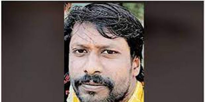 ജോലിക്കിടെ മണ്ണുമാന്തി യന്ത്രത്തിന് മുകളില് തെങ്ങുവീണു ; ഡ്രൈവര്ക്ക് ദാരുണാന്ത്യം ജോലിക്കിടെ മണ്ണുമാന്തി യന്ത്രത്തിന് മുകളില് തെങ്ങുവീണു ; ഡ്രൈവര്ക്ക് ദാരുണാന്ത്യം