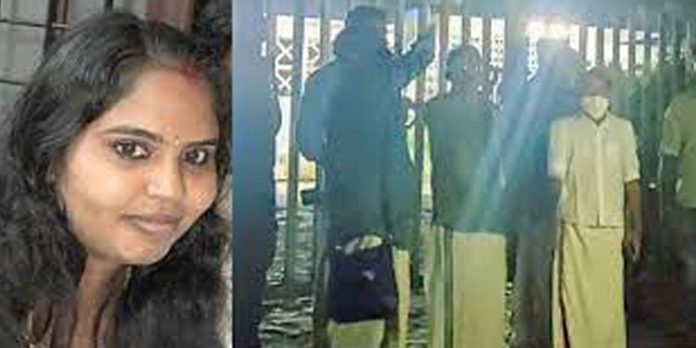 ചോറ്റാനിക്കരയിൽ പ്രസവത്തോടെ യുവതി മരിച്ചു ; ആശുപത്രിയിൽ സംഘർഷം ചോറ്റാനിക്കരയിൽ പ്രസവത്തോടെ യുവതി മരിച്ചു ; ആശുപത്രിയിൽ സംഘർഷം