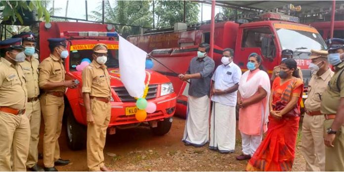 കോന്നി ഫയർ സ്റ്റേഷന് ഫസ്റ്റ് റെസ്പോൺസ് വെഹിക്കിൾ (FRV) കോന്നി ഫയർ സ്റ്റേഷന് ഫസ്റ്റ് റെസ്പോൺസ് വെഹിക്കിൾ (FRV)