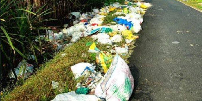 മാലിന്യം തള്ളൽ : കർശന നടപടിയുമായി പഞ്ചായത്ത് മാലിന്യം തള്ളൽ : കർശന നടപടിയുമായി പഞ്ചായത്ത്