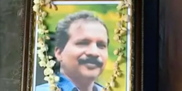 ബ്ലേഡ് മാഫിയയുടെ ഭീഷണി : പെയിന്റിങ് തൊഴിലാളി ആത്മഹത്യ ചെയ്തു ബ്ലേഡ് മാഫിയയുടെ ഭീഷണി : പെയിന്റിങ് തൊഴിലാളി ആത്മഹത്യ ചെയ്തു