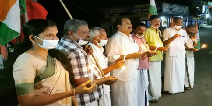 കർഷക സമരത്തിൽ ജീവൻ നഷ്ടപ്പെട്ടവർക്ക് മെഴുകുതിരി ജ്വാല തെളിയിച്ച് അനുസ്മരണ യോഗം നടത്തി കർഷക സമരത്തിൽ ജീവൻ നഷ്ടപ്പെട്ടവർക്ക് മെഴുകുതിരി ജ്വാല തെളിയിച്ച് അനുസ്മരണ യോഗം നടത്തി