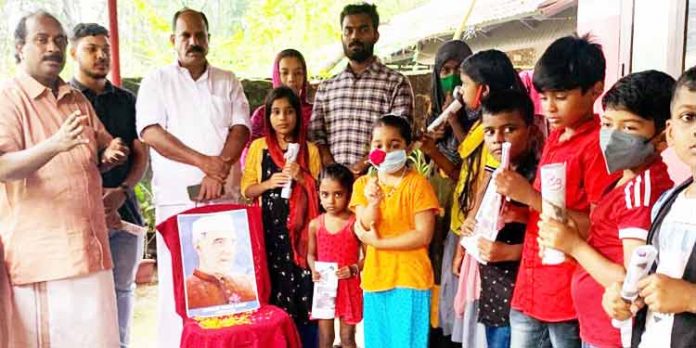 ജവഹർ ബാല മഞ്ച് പത്തനംതിട്ട ജില്ലാ കമ്മറ്റി ചാച്ചാജി അനുസ്മരണവും പുഷ്പാർച്ചനയും നടത്തി ജവഹർ ബാല മഞ്ച് പത്തനംതിട്ട ജില്ലാ കമ്മറ്റി ചാച്ചാജി അനുസ്മരണവും പുഷ്പാർച്ചനയും നടത്തി