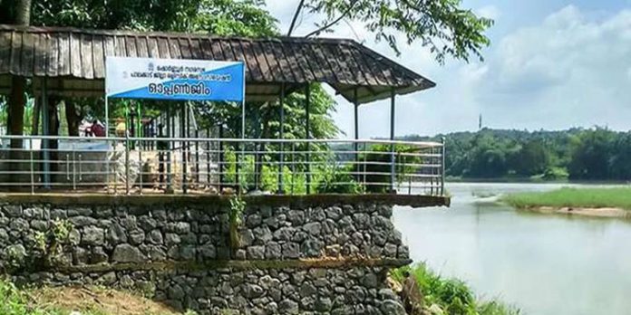 ഭാരതപ്പുഴയുടെ തീരങ്ങളില് വ്യാപക കൈയേറ്റം ; തീരം കയ്യേറി ഷൊര്ണ്ണൂര് നഗരസഭ ജിംനേഷ്യം നിര്മിച്ചു ഭാരതപ്പുഴയുടെ തീരങ്ങളില് വ്യാപക കൈയേറ്റം ; തീരം കയ്യേറി ഷൊര്ണ്ണൂര് നഗരസഭ ജിംനേഷ്യം നിര്മിച്ചു
