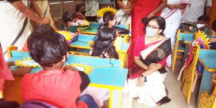 അനുഭവ സമ്പന്നമായ ഓര്മകള് വിദ്യാര്ത്ഥികള്ക്ക് നല്കുവാന് നമുക്ക് സാധിക്കണം ; കളക്ടര് ദിവ്യ എസ് അയ്യര് അനുഭവ സമ്പന്നമായ ഓര്മകള് വിദ്യാര്ത്ഥികള്ക്ക് നല്കുവാന് നമുക്ക് സാധിക്കണം ; കളക്ടര് ദിവ്യ എസ് അയ്യര്