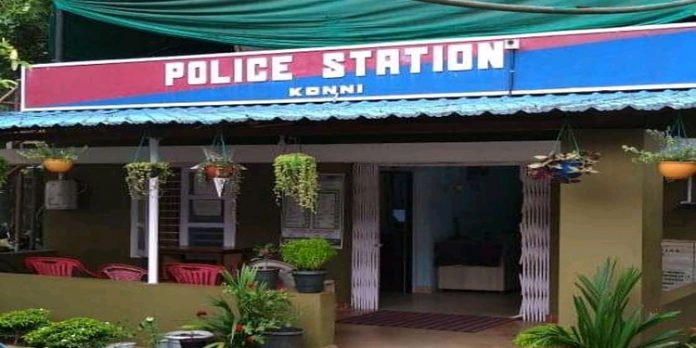 വനിതാ ബ്രാഞ്ച് സെക്രട്ടറിയെ മര്ദിച്ച പ്രതിയെ പോലീസ് അറസ്റ്റ് ചെയ്തു വനിതാ ബ്രാഞ്ച് സെക്രട്ടറിയെ മര്ദിച്ച പ്രതിയെ പോലീസ് അറസ്റ്റ് ചെയ്തു