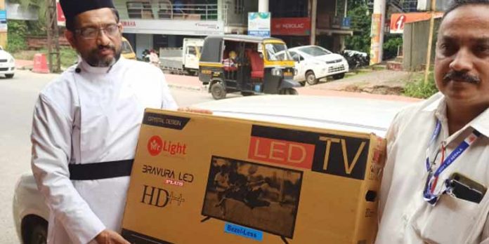 അട്ടത്തോട് സര്ക്കാര് ട്രൈബല് സ്കൂളിന് സഹായഹസ്തവുമായി ഗുഡ് സമരിറ്റന് ചാരിറ്റബിള് ആന്ഡ് റിലീഫ് സൊസൈറ്റി അട്ടത്തോട് സര്ക്കാര് ട്രൈബല് സ്കൂളിന് സഹായഹസ്തവുമായി ഗുഡ് സമരിറ്റന് ചാരിറ്റബിള് ആന്ഡ് റിലീഫ് സൊസൈറ്റി