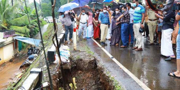 കൈപ്പട്ടൂര് പാലത്തിന്റെ അപ്രോച്ച് റോഡ് ബലപ്പെടുത്താന് പുതിയ സംരക്ഷണ ഭിത്തി ; മന്ത്രി വീണാ ജോര്ജ് കൈപ്പട്ടൂര് പാലത്തിന്റെ അപ്രോച്ച് റോഡ് ബലപ്പെടുത്താന് പുതിയ സംരക്ഷണ ഭിത്തി ; മന്ത്രി വീണാ ജോര്ജ്