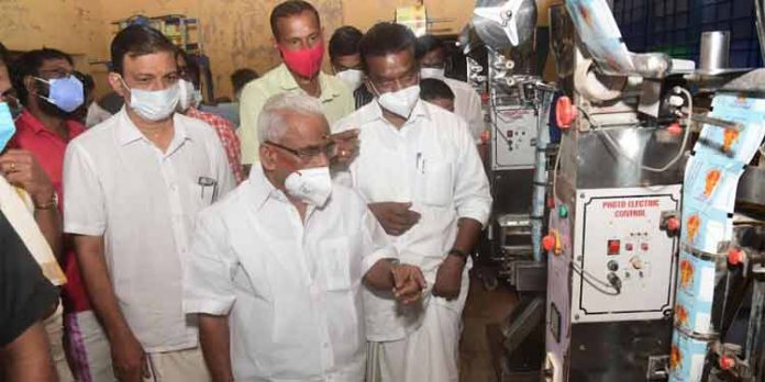 ശബരിമലയില് പ്രസാദ പാക്കിംഗ് സംവിധാനം പ്രവര്ത്തനം തുടങ്ങി ശബരിമലയില് പ്രസാദ പാക്കിംഗ് സംവിധാനം പ്രവര്ത്തനം തുടങ്ങി