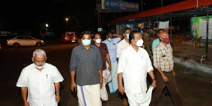 തീര്ഥാടകരെ സന്നിധാനത്ത് തങ്ങുന്നതിന് അനുവദിക്കുന്ന കാര്യം പരിഗണിക്കും : മന്ത്രി കെ.രാധാകൃഷ്ണന് തീര്ഥാടകരെ സന്നിധാനത്ത് തങ്ങുന്നതിന് അനുവദിക്കുന്ന കാര്യം പരിഗണിക്കും : മന്ത്രി കെ.രാധാകൃഷ്ണന്