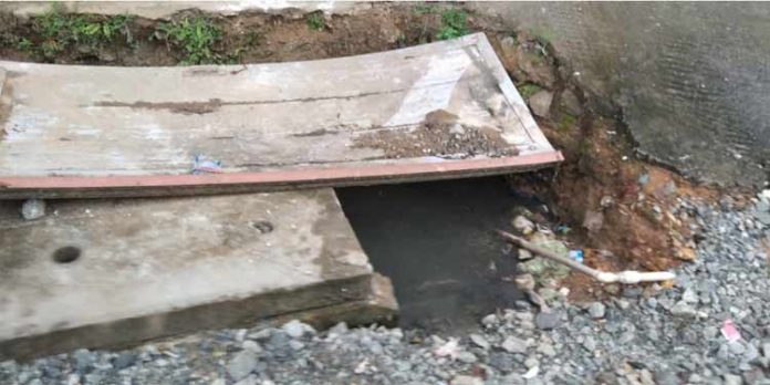 ഓട നിര്മ്മാണം പാതിവഴിയില് ; ദുരിതത്തിലായി നാട്ടുകാര് ഓട നിര്മ്മാണം പാതിവഴിയില് ; ദുരിതത്തിലായി നാട്ടുകാര്