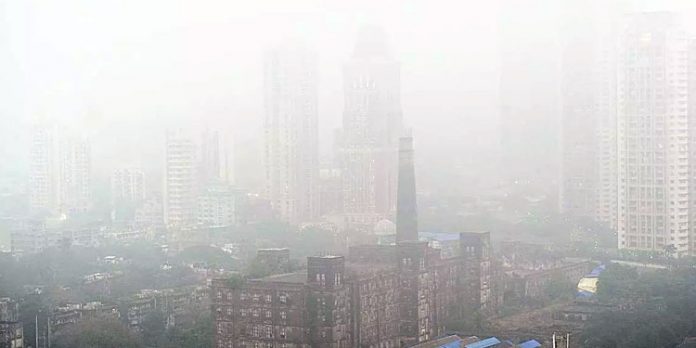 ഡൽഹിയിൽ വായു മലിനീകരണ തോത് ഉയർന്നുതന്നെ ; നോയിഡയിൽ രൂക്ഷം ഡൽഹിയിൽ വായു മലിനീകരണ തോത് ഉയർന്നുതന്നെ ; നോയിഡയിൽ രൂക്ഷം