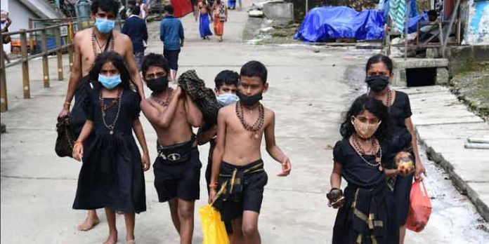 ശബരിമല ദര്ശനത്തിന് നാളെ മുതല് സ്പോട്ട് ബുക്കിംഗ് ; 10 കേന്ദ്രങ്ങള് സജ്ജം ശബരിമല ദര്ശനത്തിന് നാളെ മുതല് സ്പോട്ട് ബുക്കിംഗ് ; 10 കേന്ദ്രങ്ങള് സജ്ജം